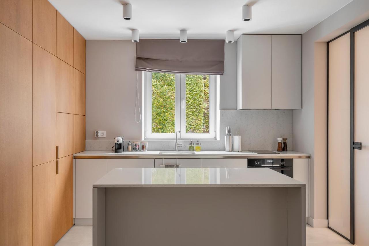 New High-End Designer 3Br Central Apt София Екстериор снимка